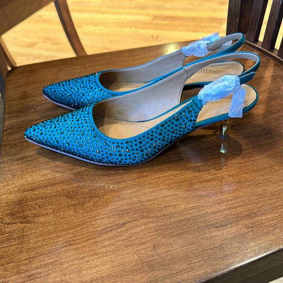 Beautiful dark emerald green shoes - never worn - Picture 3 of 5